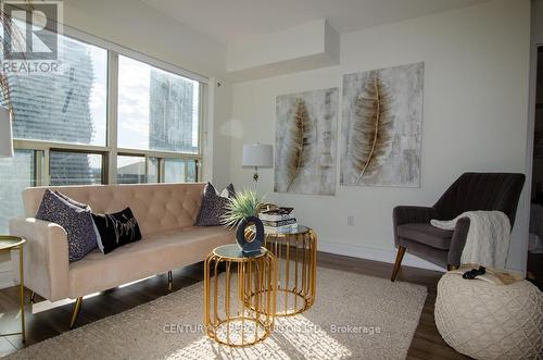 1812 - 335 Webb Drive, Mississauga, ON - Indoor Photo Showing Living Room