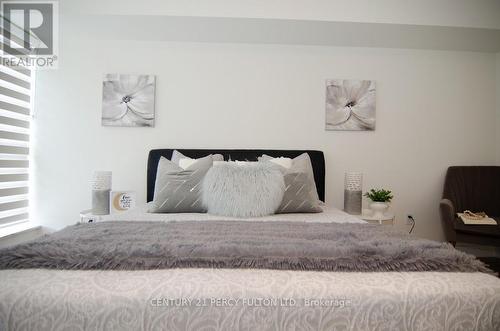 1812 - 335 Webb Drive, Mississauga, ON - Indoor Photo Showing Bedroom