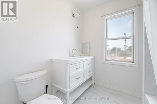 73 Hope Avenue, Hamilton, ON - Indoor Photo Showing Bathroom