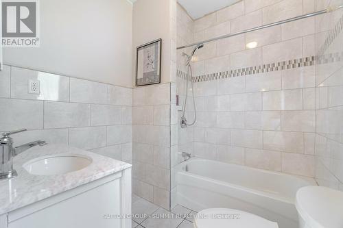 73 Hope Avenue, Hamilton, ON - Indoor Photo Showing Bathroom