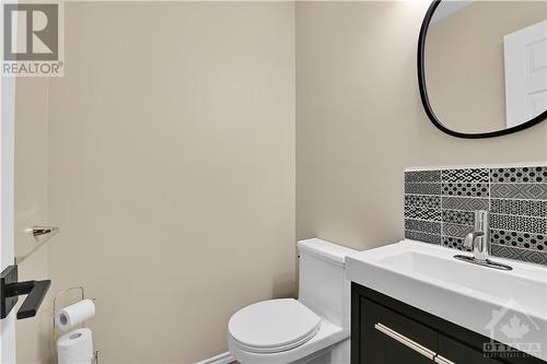 28 Phylis Street, Ottawa, ON - Indoor Photo Showing Bathroom