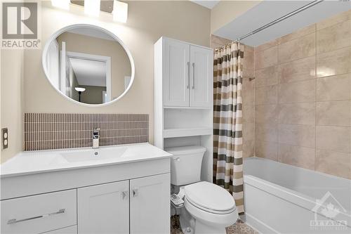 28 Phylis Street, Ottawa, ON - Indoor Photo Showing Bathroom