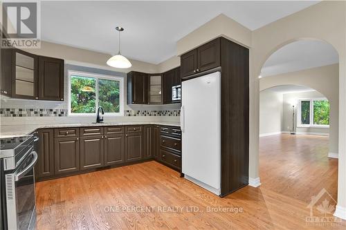 28 Phylis Street, Ottawa, ON - Indoor Photo Showing Kitchen