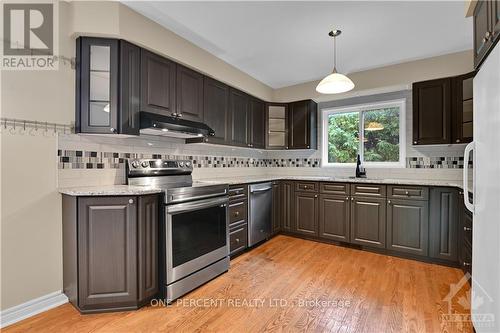 28 Phylis Street, Ottawa, ON - Indoor Photo Showing Kitchen