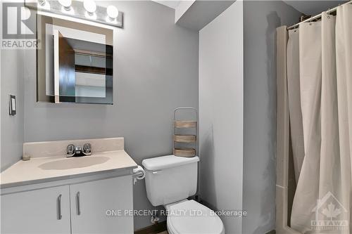 28 Phylis Street, Ottawa, ON - Indoor Photo Showing Bathroom