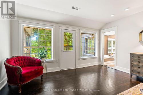 365 2Nd Avenue E, Owen Sound, ON - Indoor Photo Showing Living Room