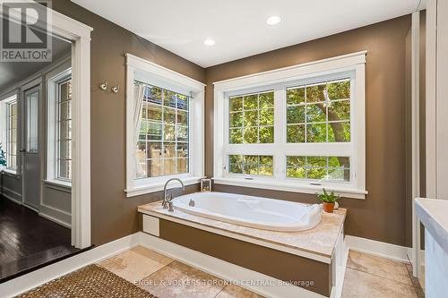 365 2Nd Avenue E, Owen Sound, ON - Indoor Photo Showing Bathroom