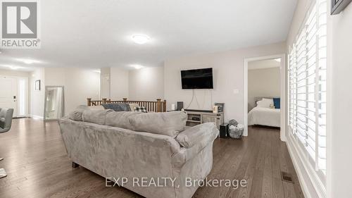 26 Hollingshead Road, Ingersoll, ON - Indoor Photo Showing Living Room