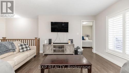 26 Hollingshead Road, Ingersoll, ON - Indoor Photo Showing Living Room