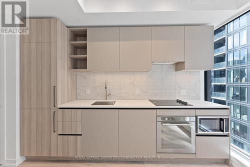 1606 - 55 Mercer Street, Toronto, ON - Indoor Photo Showing Kitchen