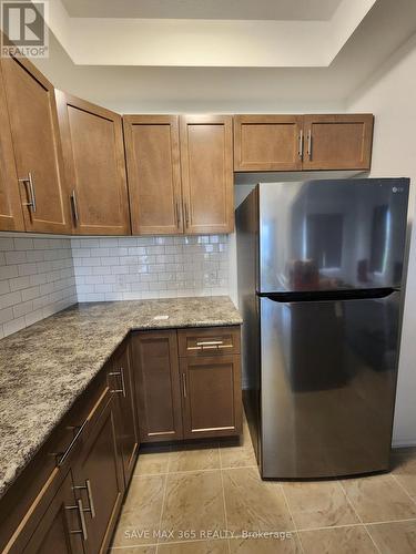 172 Bur Oak Drive, Thorold, ON - Indoor Photo Showing Kitchen