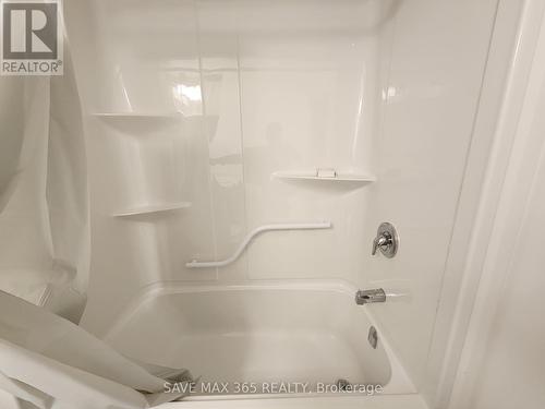 172 Bur Oak Drive, Thorold, ON - Indoor Photo Showing Bathroom