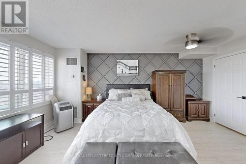 702 - 39 Oneida Crescent, Richmond Hill, ON - Indoor Photo Showing Bedroom