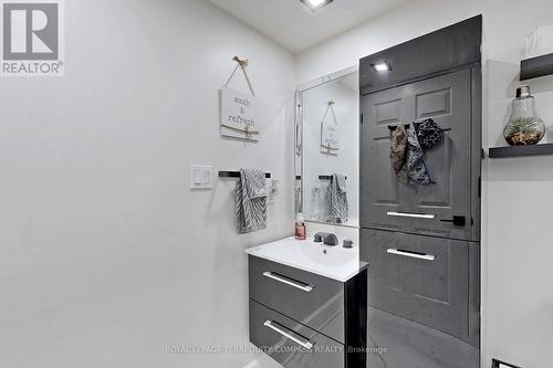 702 - 39 Oneida Crescent, Richmond Hill, ON - Indoor Photo Showing Bathroom