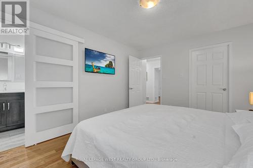 9 Webb Street, Barrie, ON - Indoor Photo Showing Bedroom