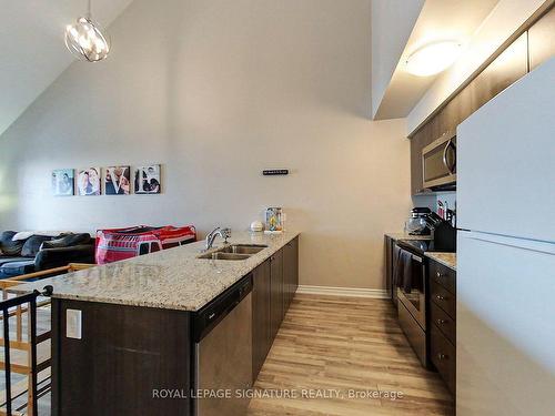 304-7 Anchorage Cres, Collingwood, ON - Indoor Photo Showing Kitchen With Double Sink