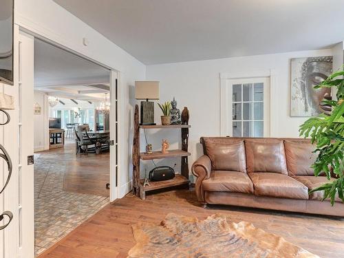 Salle familiale - 1380 Rue De La Réserve, Saint-Lucien, QC - Indoor Photo Showing Living Room