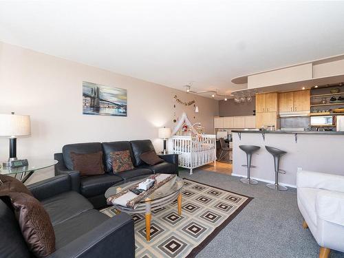 702-647 Michigan St, Victoria, BC - Indoor Photo Showing Living Room