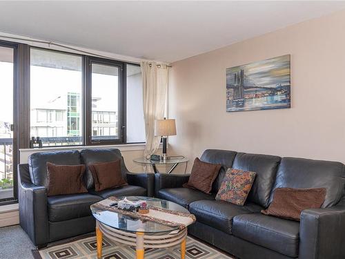 702-647 Michigan St, Victoria, BC - Indoor Photo Showing Living Room