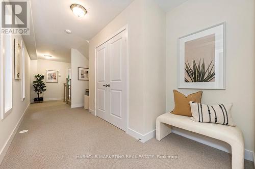 126 Credit Lane, Richmond Hill, ON - Indoor Photo Showing Other Room