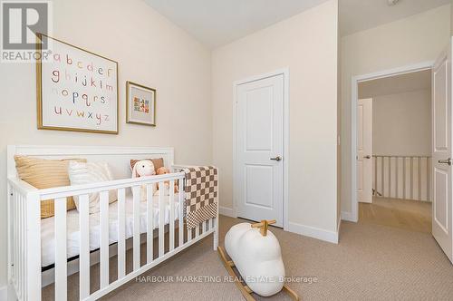 126 Credit Lane, Richmond Hill, ON - Indoor Photo Showing Bedroom