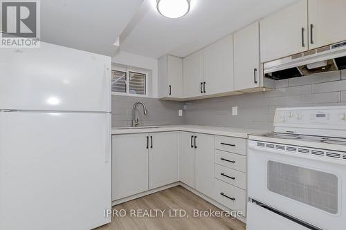 7094 Darcel Avenue, Mississauga, ON - Indoor Photo Showing Kitchen