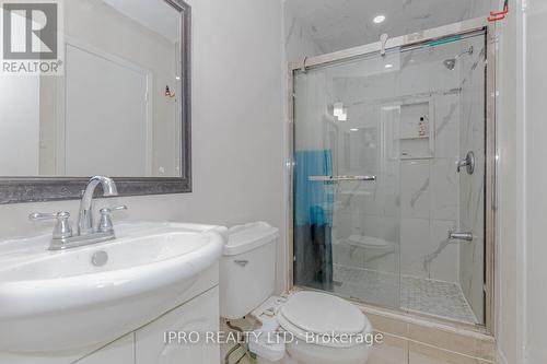 7094 Darcel Avenue, Mississauga, ON - Indoor Photo Showing Bathroom