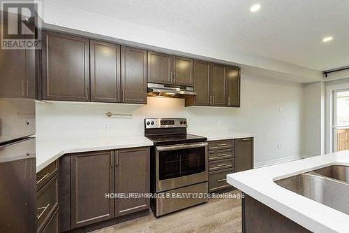 30 Cittadella Boulevard, Hamilton, ON - Indoor Photo Showing Kitchen With Double Sink