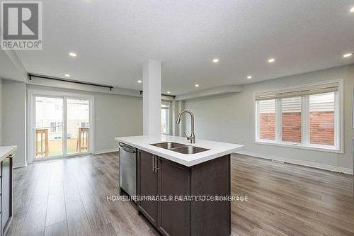 30 Cittadella Boulevard, Hamilton, ON - Indoor Photo Showing Kitchen With Double Sink