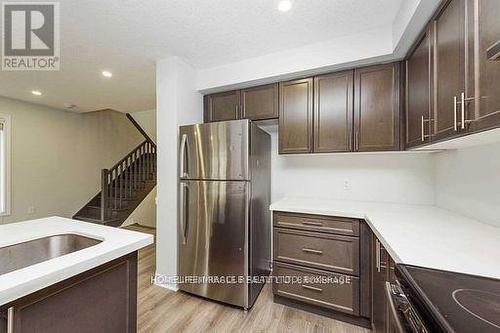 30 Cittadella Boulevard, Hamilton, ON - Indoor Photo Showing Kitchen