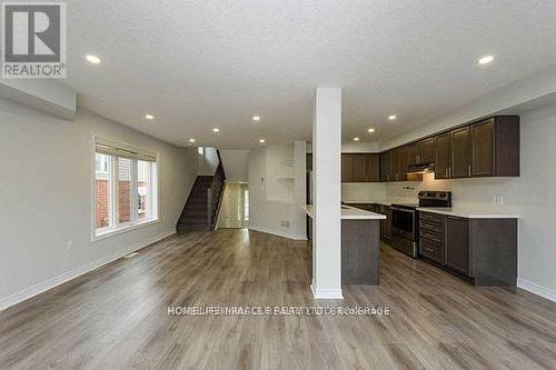 30 Cittadella Boulevard, Hamilton, ON - Indoor Photo Showing Kitchen