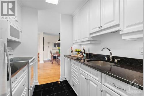 71 Somerset Street W Unit#1006, Ottawa, ON - Indoor Photo Showing Kitchen