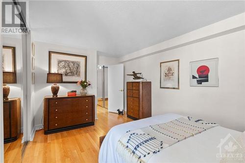 71 Somerset Street W Unit#1006, Ottawa, ON - Indoor Photo Showing Bedroom