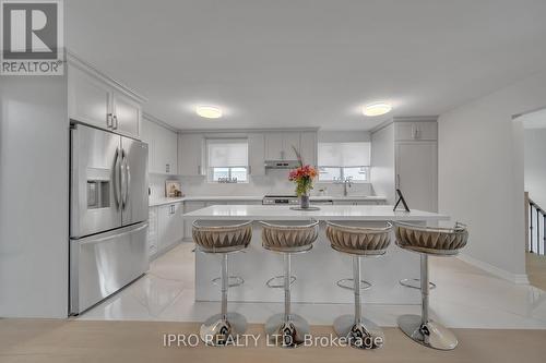 734 Eaglemount Crescent, Mississauga, ON - Indoor Photo Showing Kitchen