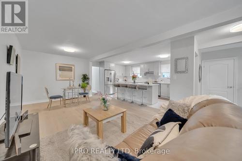 734 Eaglemount Crescent, Mississauga, ON - Indoor Photo Showing Living Room