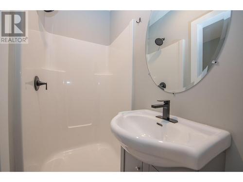 2508 Shuswap Avenue Unit# 9, Lumby, BC - Indoor Photo Showing Bathroom