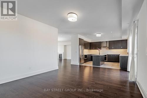 Th8 - 386 Highway 7 E, Richmond Hill, ON - Indoor Photo Showing Kitchen