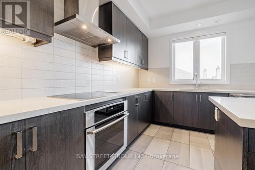 Th8 - 386 Highway 7 E, Richmond Hill, ON - Indoor Photo Showing Kitchen With Upgraded Kitchen