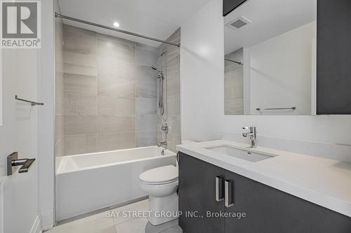 Th8 - 386 Highway 7 E, Richmond Hill, ON - Indoor Photo Showing Bathroom