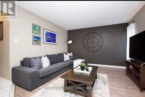 1838 Woodgate Court, Oshawa, ON - Indoor Photo Showing Living Room