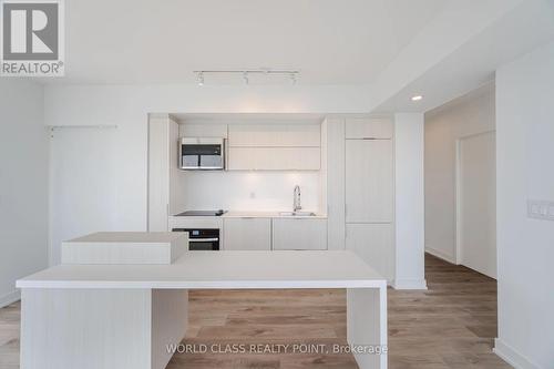 1407 - 370 Martha St Street, Burlington, ON - Indoor Photo Showing Kitchen