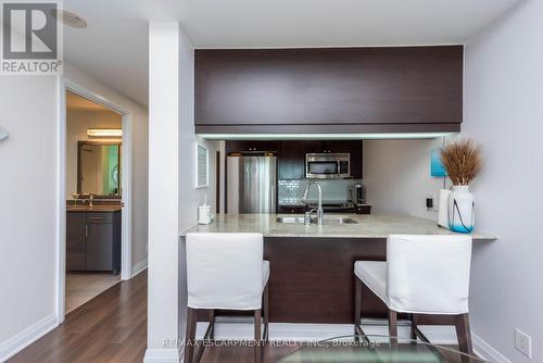 710 - 1055 Southdown Road, Mississauga, ON - Indoor Photo Showing Kitchen