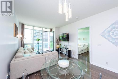 710 - 1055 Southdown Road, Mississauga, ON - Indoor Photo Showing Living Room