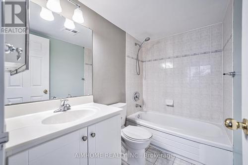 710 - 256 Doris Avenue, Toronto, ON - Indoor Photo Showing Bathroom