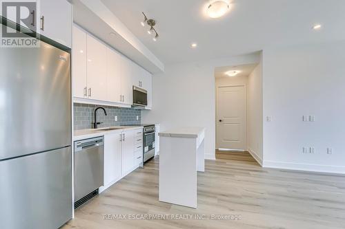 230 - 2343 Khalsa Gate, Oakville, ON - Indoor Photo Showing Kitchen With Stainless Steel Kitchen