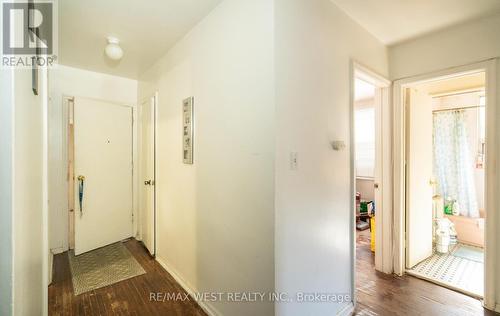 1 Bexley Crescent, Toronto, ON - Indoor Photo Showing Other Room