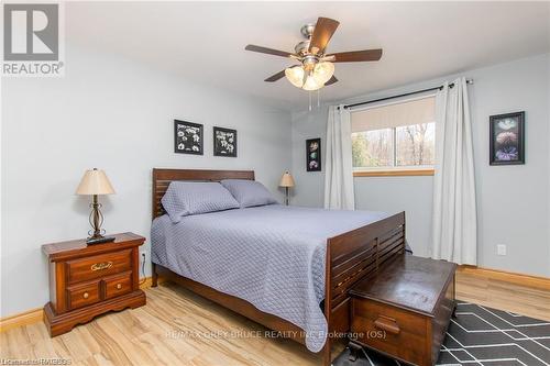 362511 Lindenwood Road, Georgian Bluffs, ON - Indoor Photo Showing Bedroom