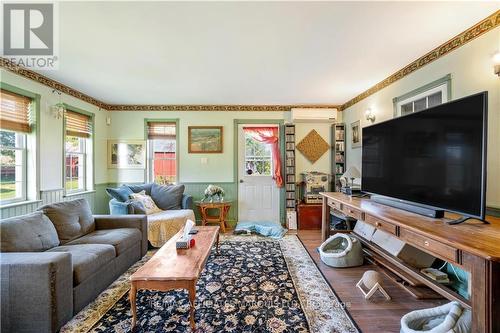 19943 County Road 18 Road, South Glengarry, ON - Indoor Photo Showing Living Room