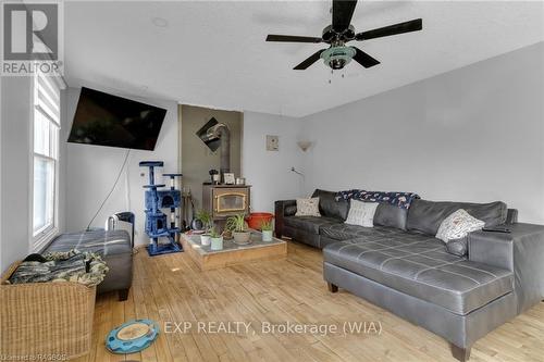 58 Albert Street, Ashfield-Colborne-Wawanosh, ON - Indoor Photo Showing Living Room