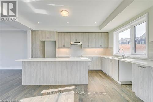 8 - 2273 Turnberry Road, Burlington, ON - Indoor Photo Showing Kitchen